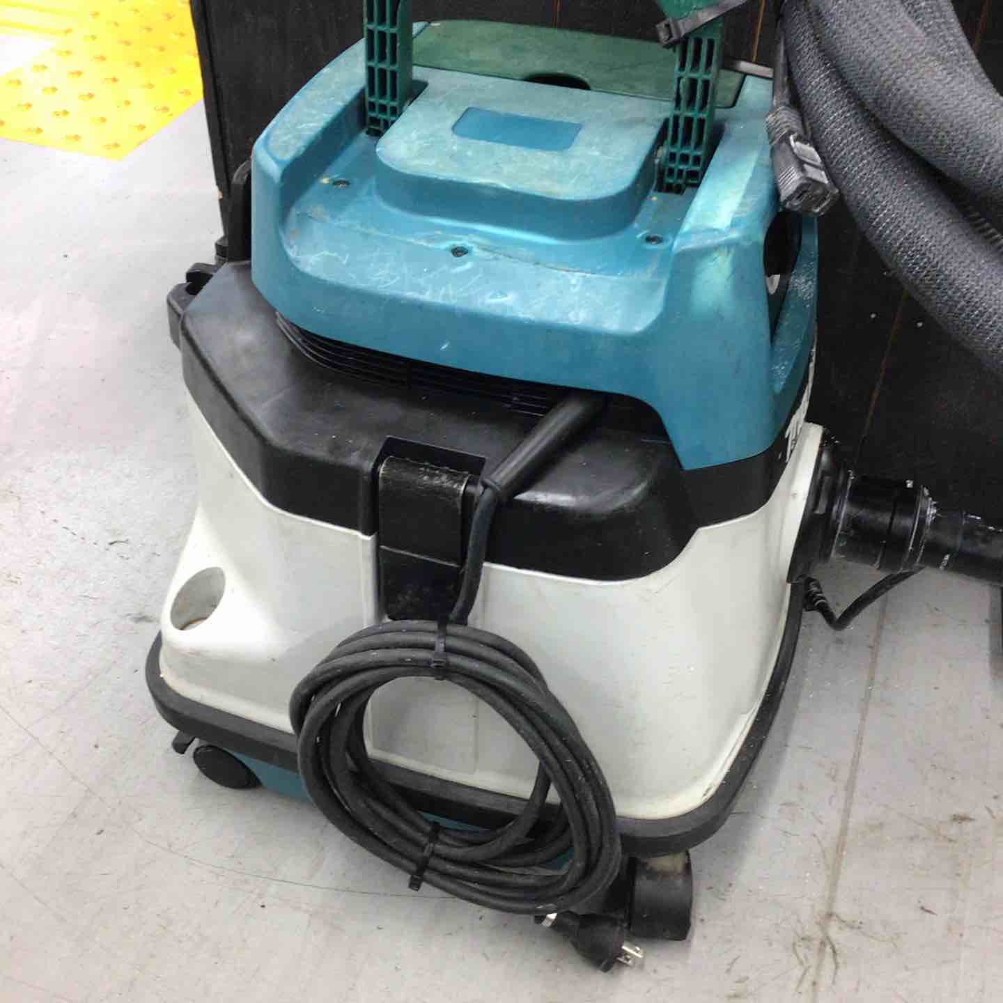 中古品】マキタ 型番不明 ホース付き 集じん機【戸田店】 – アクト