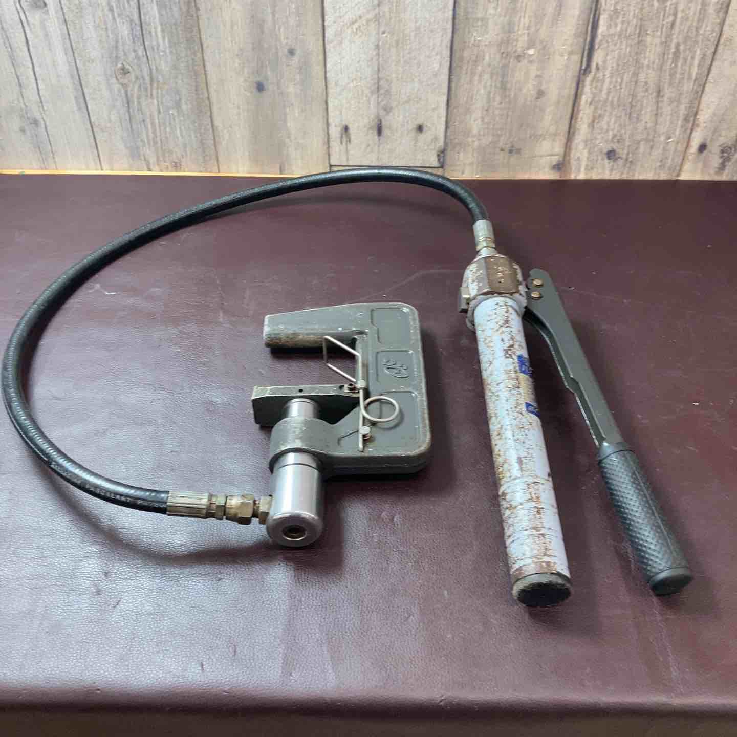 中古品】 亀倉精機 パイプ断水機 SS-30型 油圧式 圧着 ストッパー