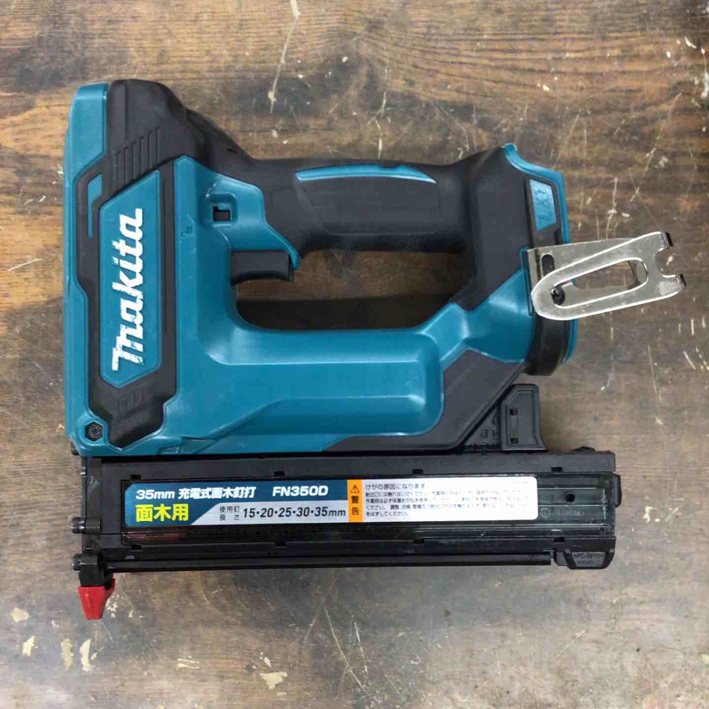 Makita - マキタ確認済みです。中古ですので、少しでも きになる方 購入しないでください。 MAKITA マキタ 工具 10.8V 充電器 DC10SA｜中古小物｜なんでも