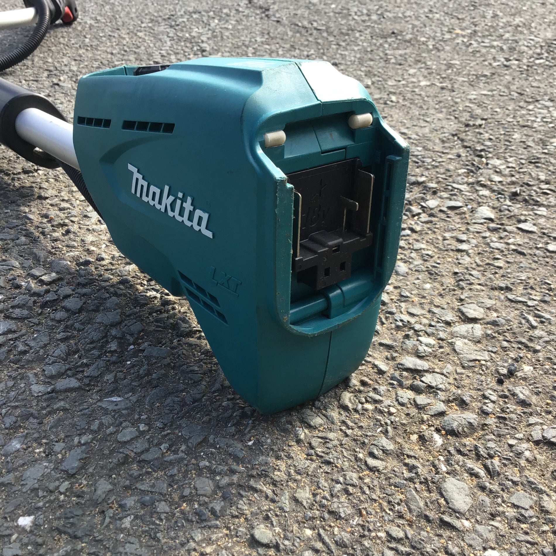 中古品】 マキタ/makita 充電式草刈機 分割棹 Uハンドル 18V バッテリ・充電器別売 MUR183UDZ 【鴻巣店】 –  アクトツールオンラインショップ