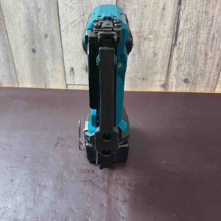 【中古品】 マキタ(makita) コードレスタッカー ST421DZ おまけバッテリー付き 【東大和店】