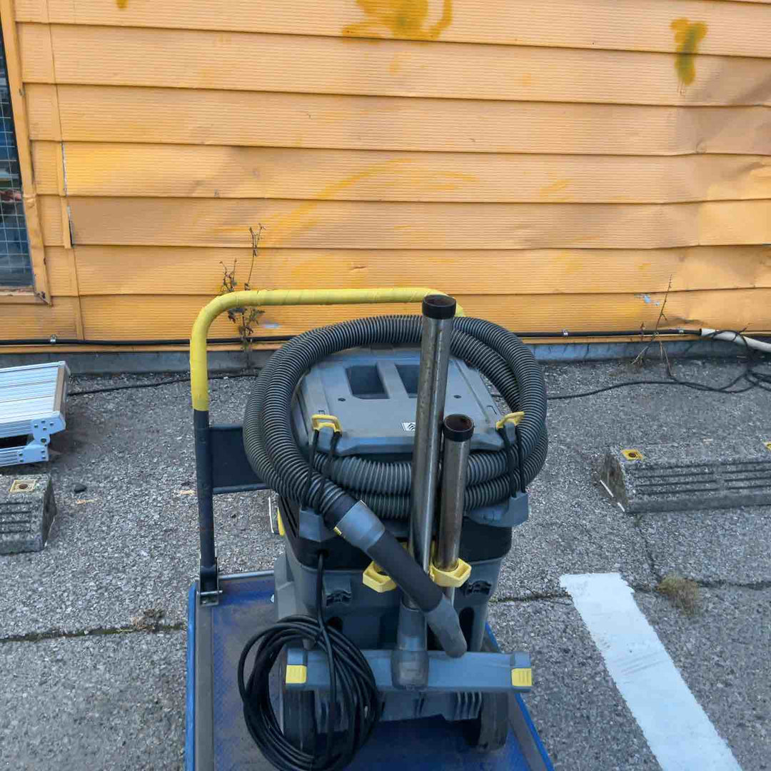 【店頭受取り限定】ケルヒャー(KARCHER) 業務用 乾湿両用バキュームクリーナー NT 30/1 Tact 帯電防止(1.148-208.0) ※型式恐らく【草加店】