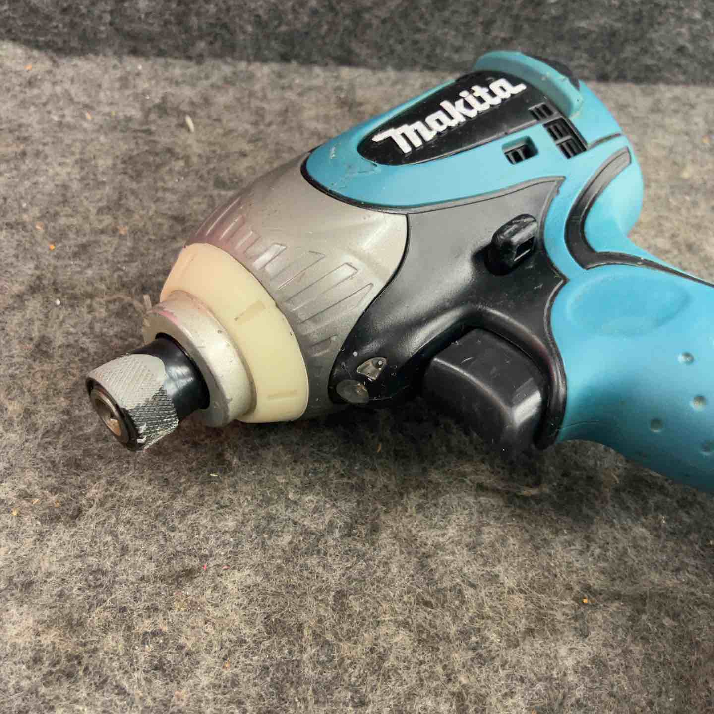 ☆マキタ(makita) コードレスインパクトドライバー TD135DSHX【鴻巣店