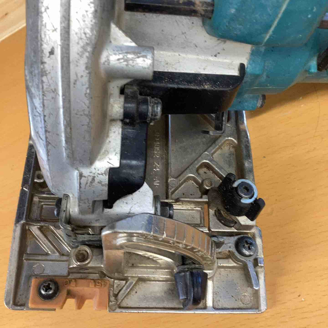 マキタ(makita) コードレス丸のこ HS631DZ DIY 木材 プラスチック 金属 コンクリート 切断 直線切り 角材の横引き 縦切り 溝掘り 留め継ぎ 【越谷店】