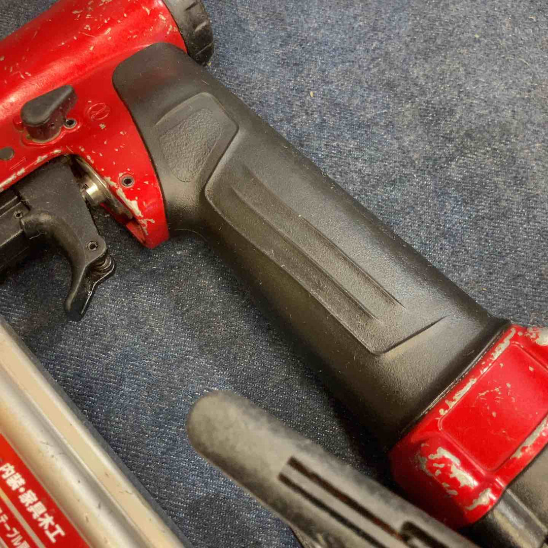 ★マキタ(makita) 高圧エアタッカ AT1025HE【八潮店】