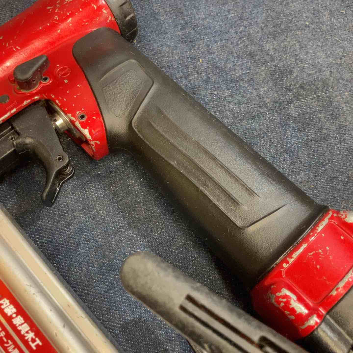 ★マキタ(makita) 高圧エアタッカ AT1025HE【八潮店】