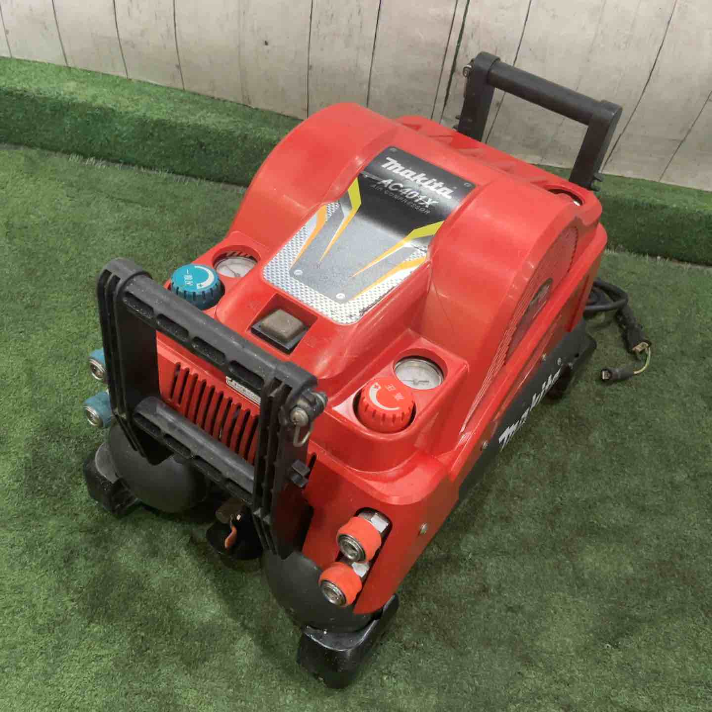 ★マキタ(makita) エアコンプレッサー AC401XR 動作確認済【川口店】 ☆マキタ(makita) エアコンプレッサー AC401XR 動作確認済【川口店