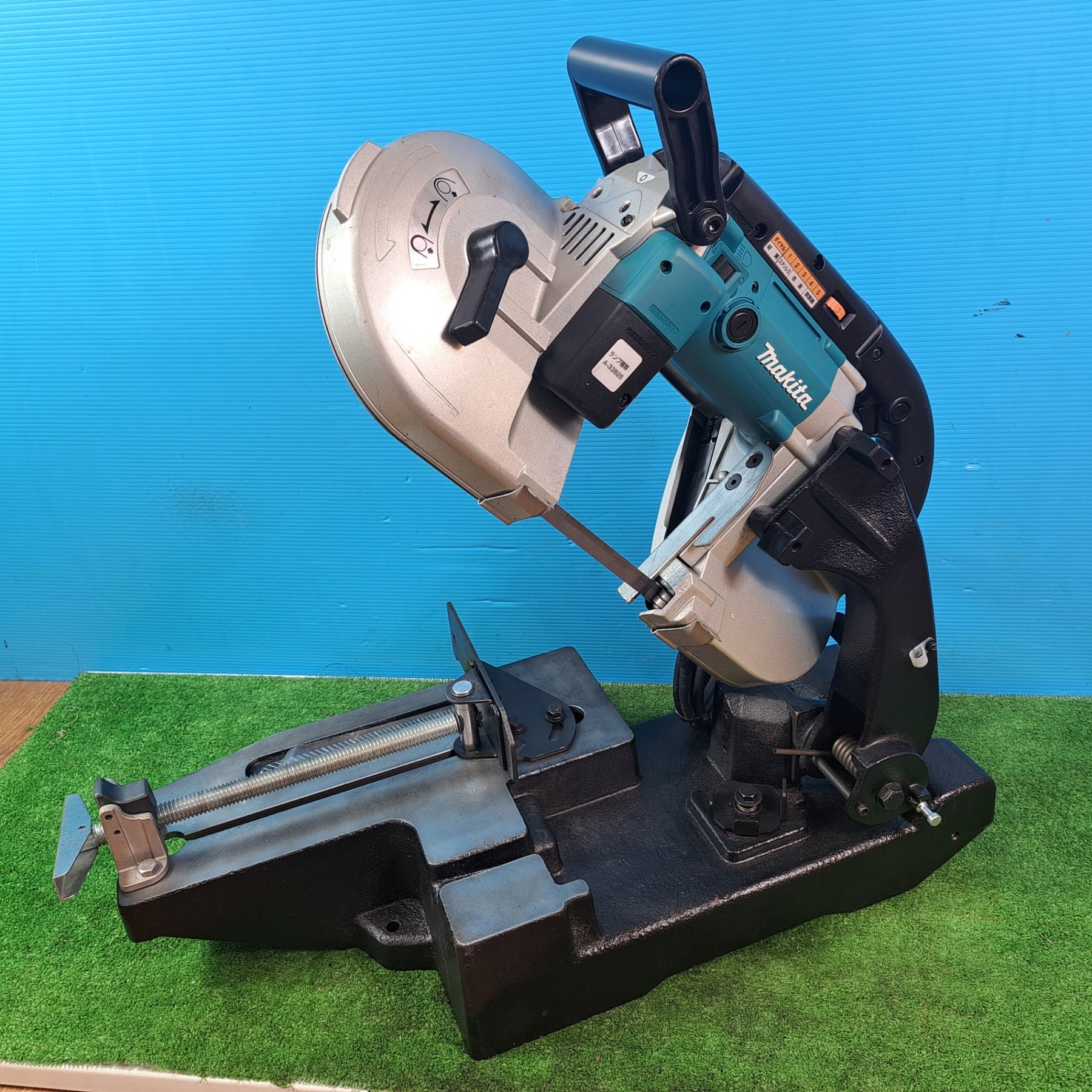マキタ/makita 2107FW ポータブルバンドソー 平バイス式 定置式 2400020024365【リライズ市川行徳店】【店頭取引限定】【中古】 ☆マキタ(makita) ポータブルバンドソー 2107FW 平バイス式 定置式