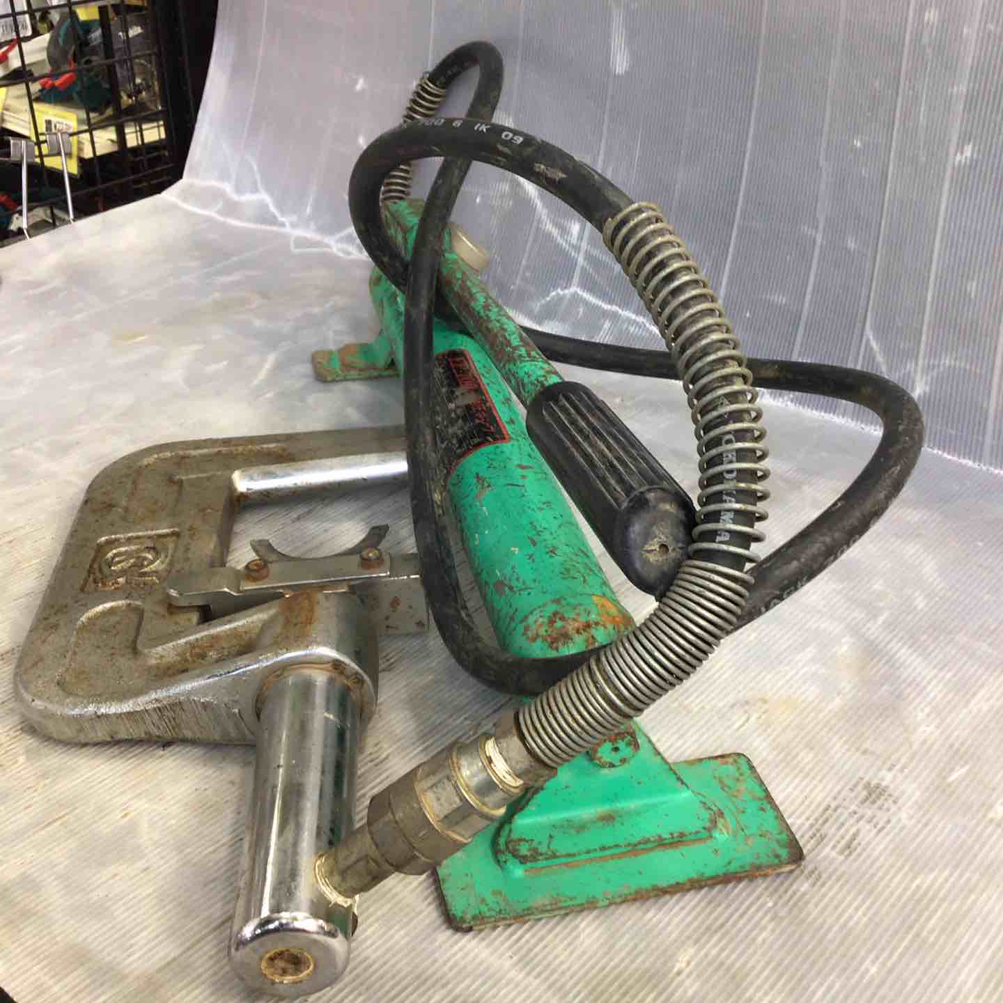 亀倉精機 油圧ポンプ EP-700　パイプ断水機 パイプ圧着機 配管 水道工事 ◇亀倉精機 手動油圧式パイプ断水機 EP-700【草加店】 – アクトツール