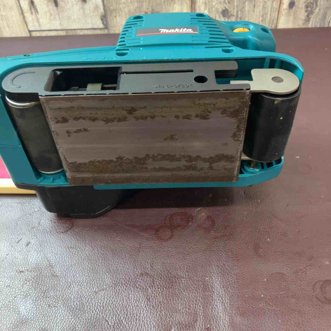 【中古品】マキタ(makita) ベルトサンダ 吸塵装置式 76mm 9911 100V サンダー【東大和店】