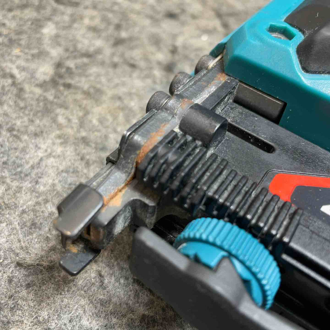 マキタ(makita) コードレスタッカー ST421DZ 6.0Ahバッテリー付 【桶川店】