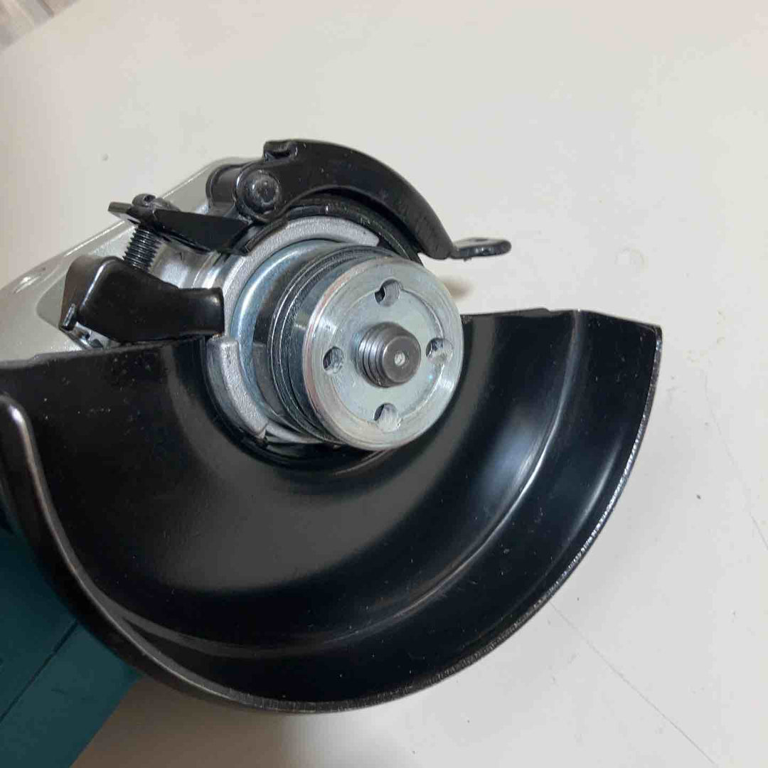 ☆マキタ(makita) 100mmコードレスディスクグラインダ GA404DZN (GA404DN)　本体のみ　18V対応【戸田店】