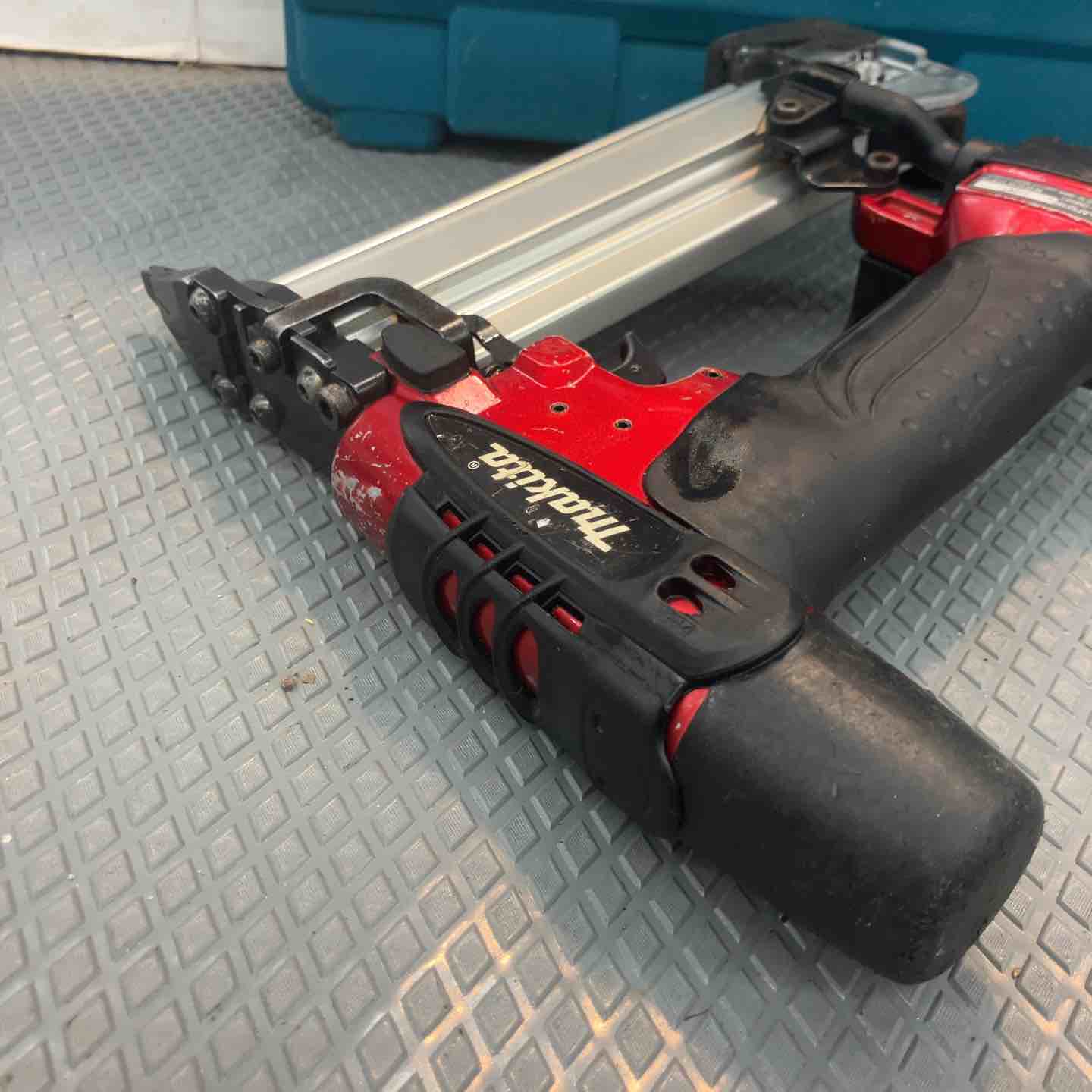 中古品】マキタ(makita) 高圧フィニッシュネイラ AF551H【所沢店