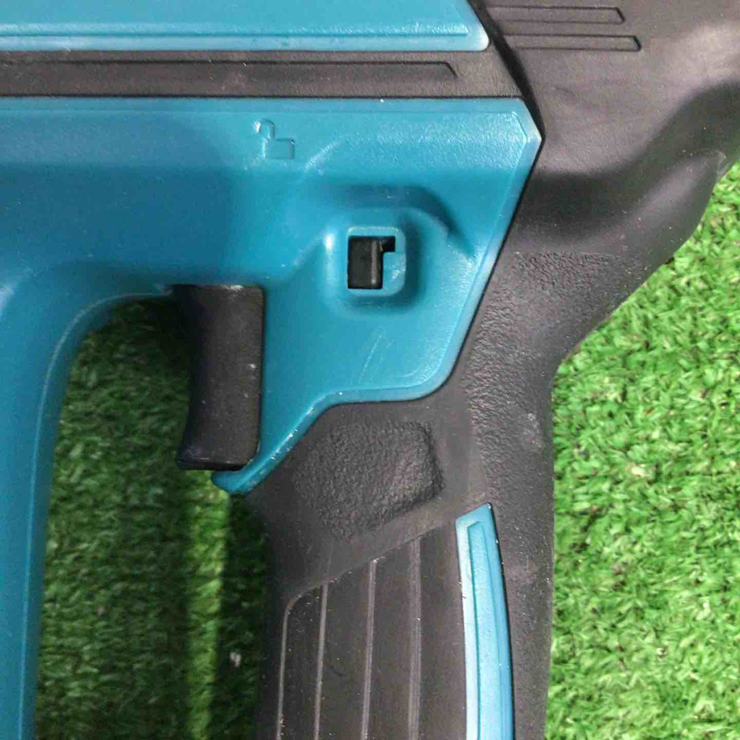 ★マキタ(makita) コードレスタッカー ST421DZK【町田店】