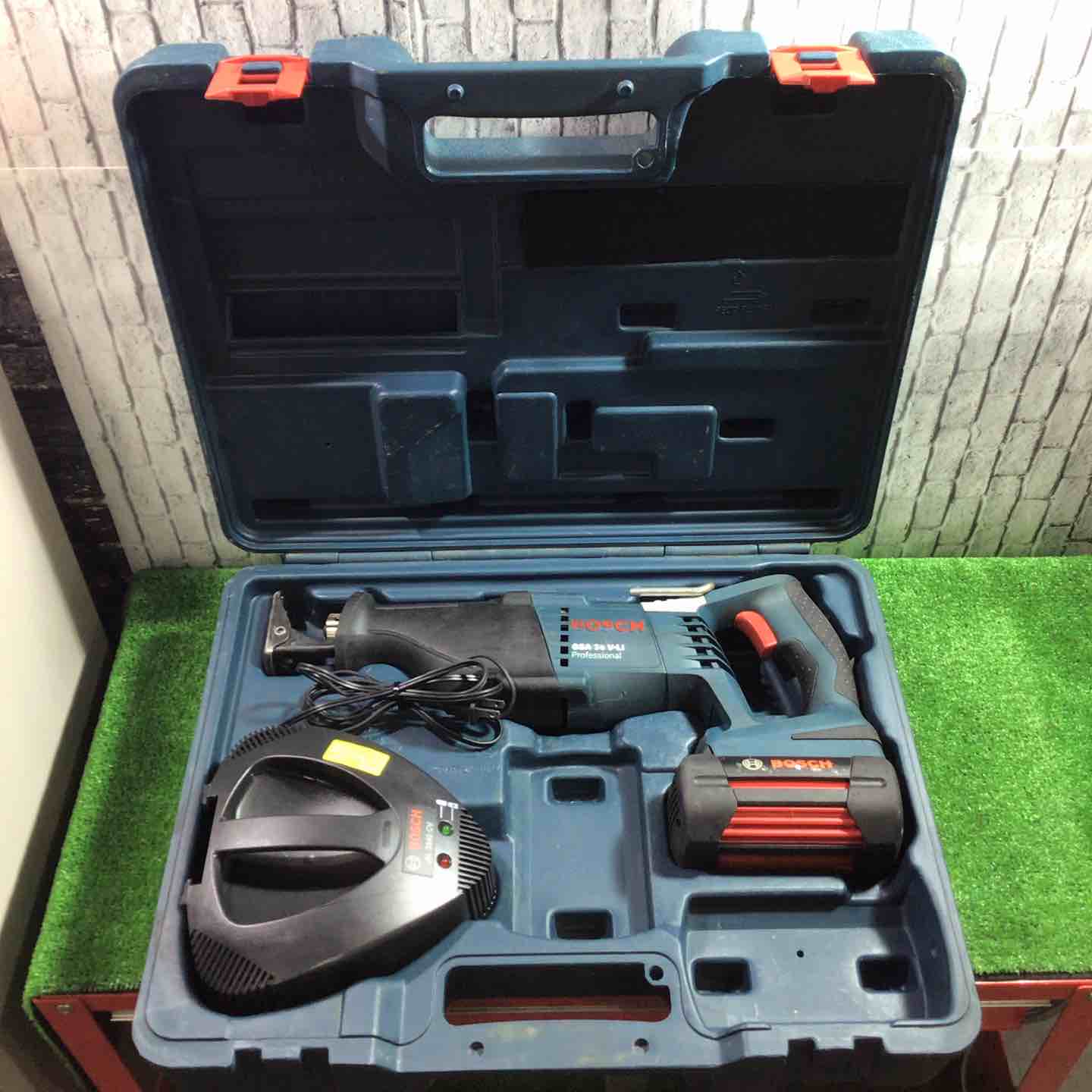 中古】BOSCH セーバソー GSA36V-LI 充電式・バッテリー・ケース付き