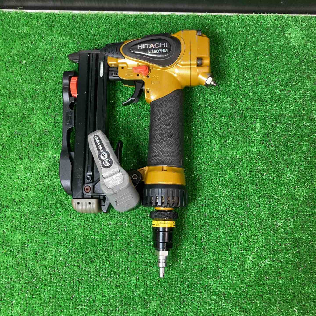 日立 N2507HM 高圧タッカ【リライズ野田愛宕店】【店頭取引限定】【中古】※若干のエア漏れ有　管理番号：ITLN0SP3GTP0 ◇ハイコーキ(HIKOKI ※旧:日立工機) 高圧エアタッカー N2507HM【岩槻店