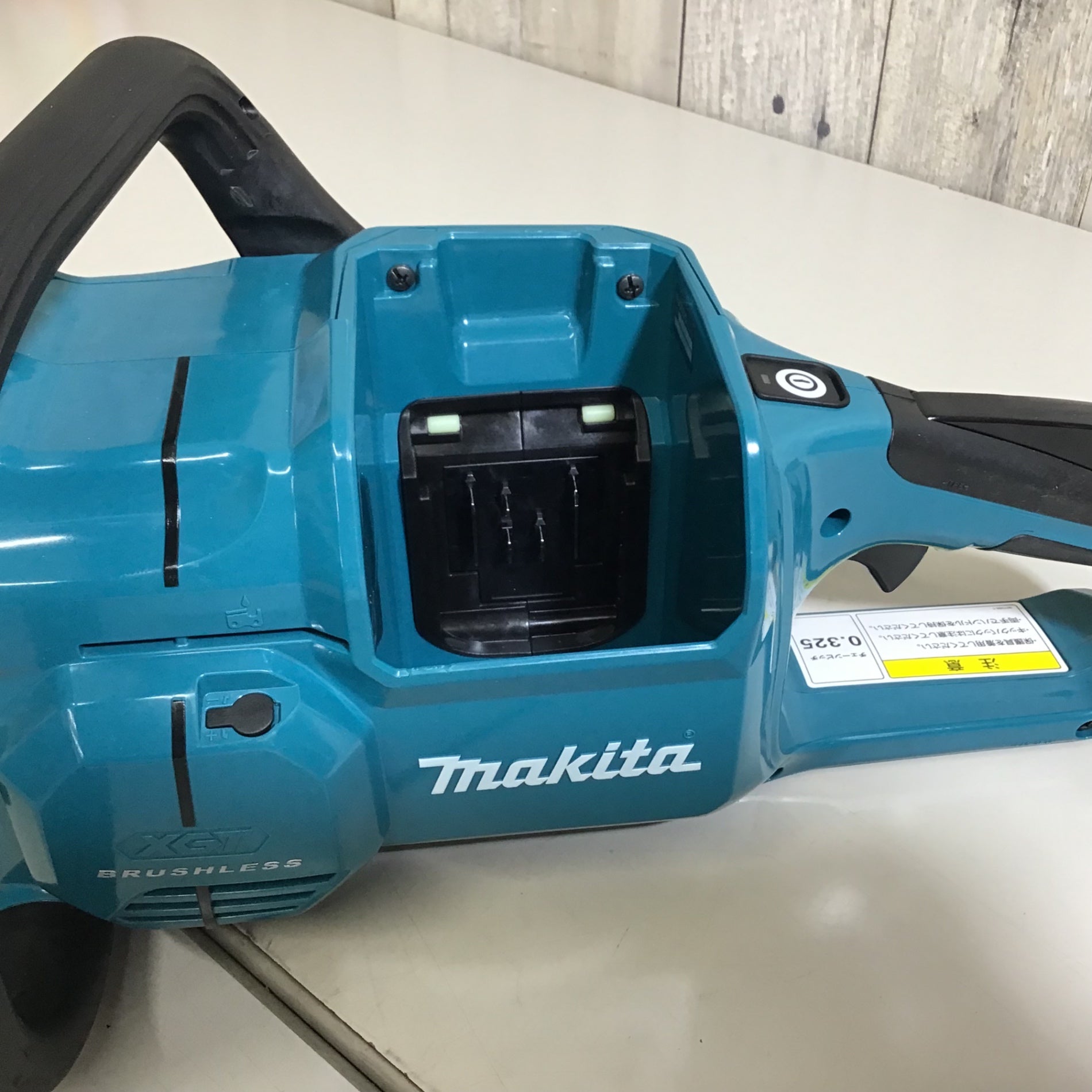 未使用品】☆送料無料☆ マキタ makita 40V コードレスチェンソー