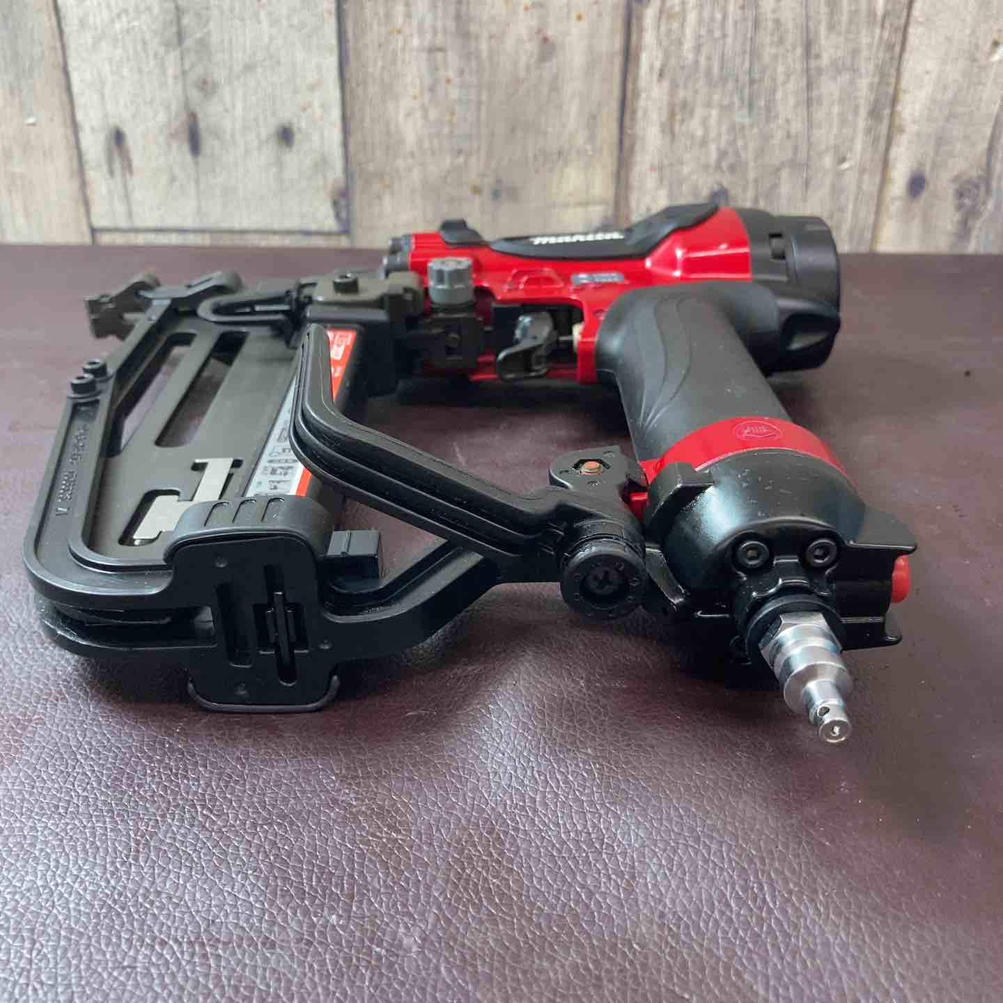 中古品】 マキタ(makita) 高圧フロアタッカ AT450HA 【東大和店