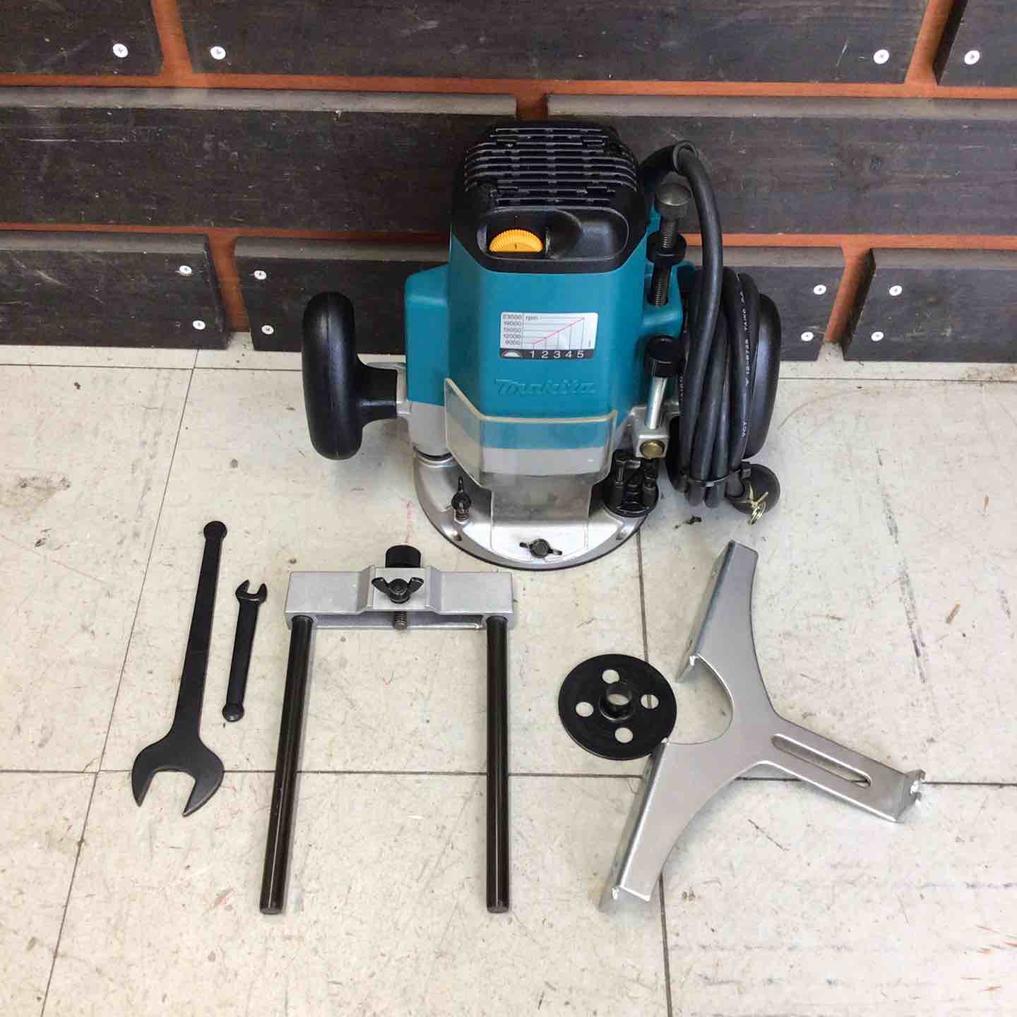 ✨マキタ　中古美品　RP0910　ルータ　ケース付✨うるま市田場✨ ✨マキタ 中古美品 RP0910 ルータ ケース付✨うるま市田場✨