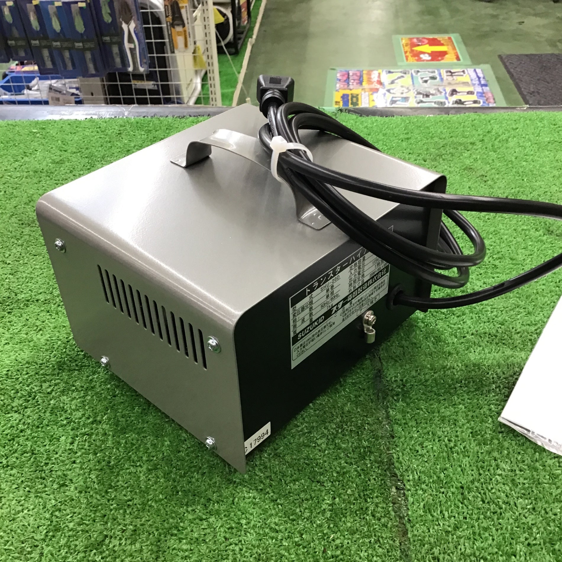 〇スズキッド(SUZUKID) 昇圧器 変圧器 SHU-20D トランスターハイ