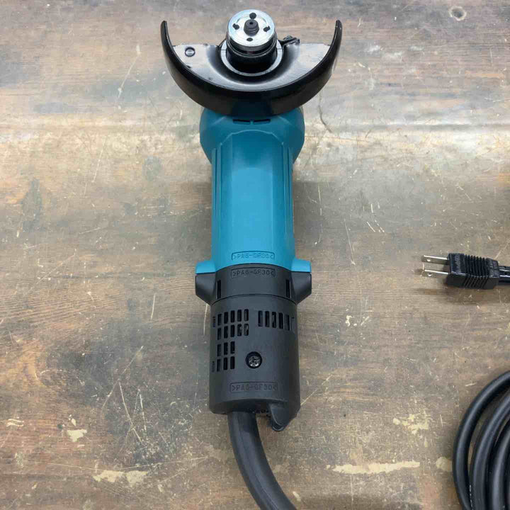 ☆マキタ(makita) 100mmディスクグラインダ 9533B【戸田店】