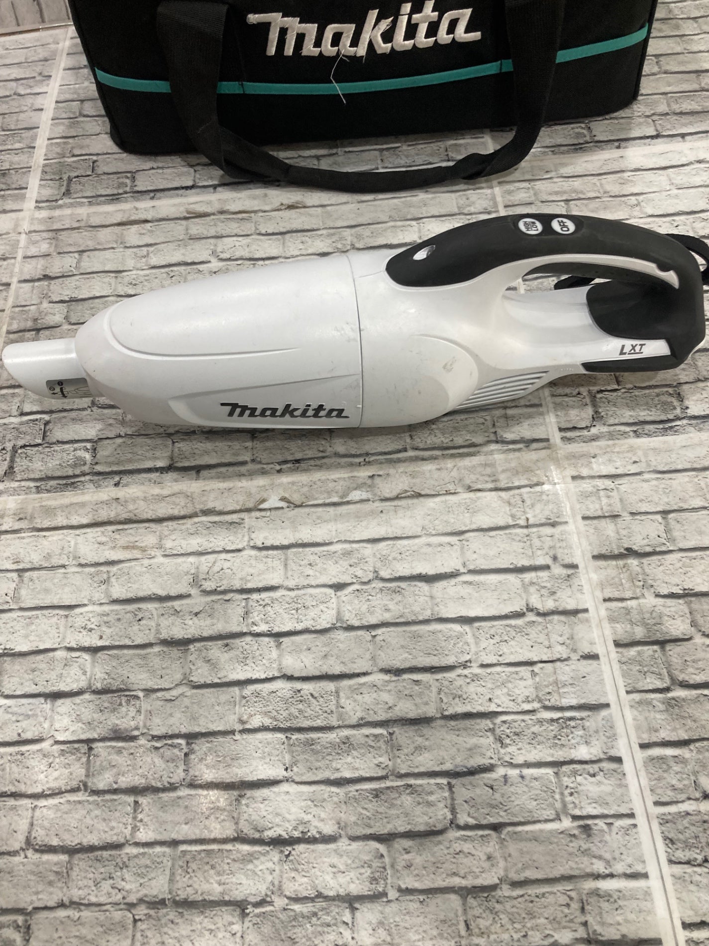 ☆マキタ(makita) コードレスクリーナー CL181FDRFW【川口店