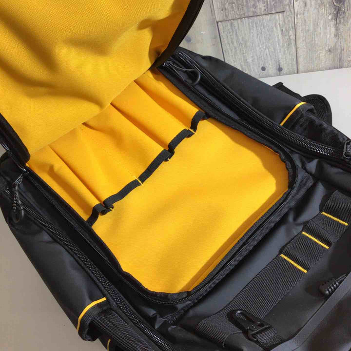 【美品】デウォルト(DEWALT) 防水仕様 キャスター付き バックパック リュック 黄色 イエロー【戸田店】