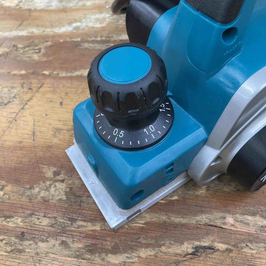 【中古品】☆マキタ(makita) 電気カンナ KP0800ASP 替刃式 82mm【柏店】