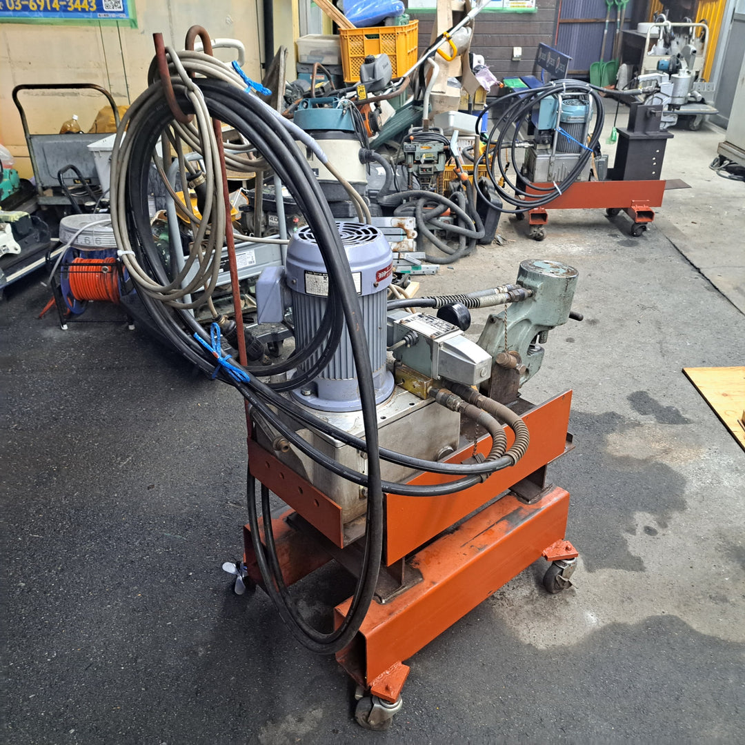 【中古・店頭受取り限定】 IKD 池田製作所 油圧パンチャー 油圧ユニット セット HP40 板厚18mm 油圧ポンプ 型式不明 油滲み有り ポンチダイスセット複数付属 【桶川店】