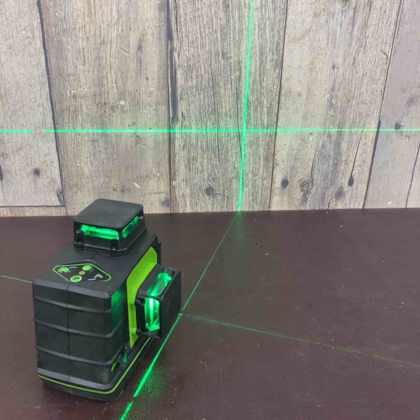 中古品】 Huepar 3x360° レーザー墨出し器 グリーン 緑色 レーザー