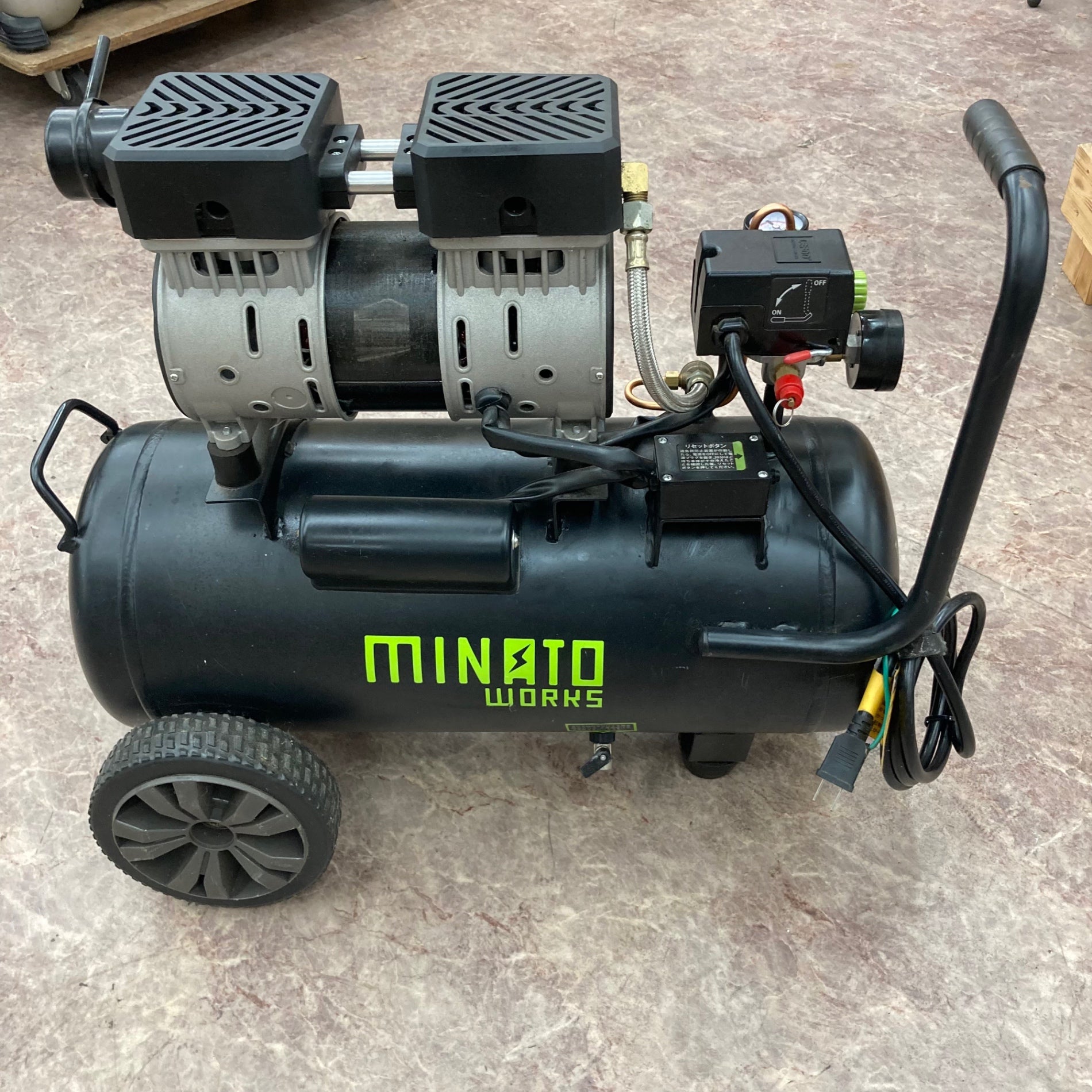 店頭受取り限定】MINATO エアーコンプレッサー 静音オイルレス型30L CP-301A【所沢店】 – アクトツールオンラインショップ