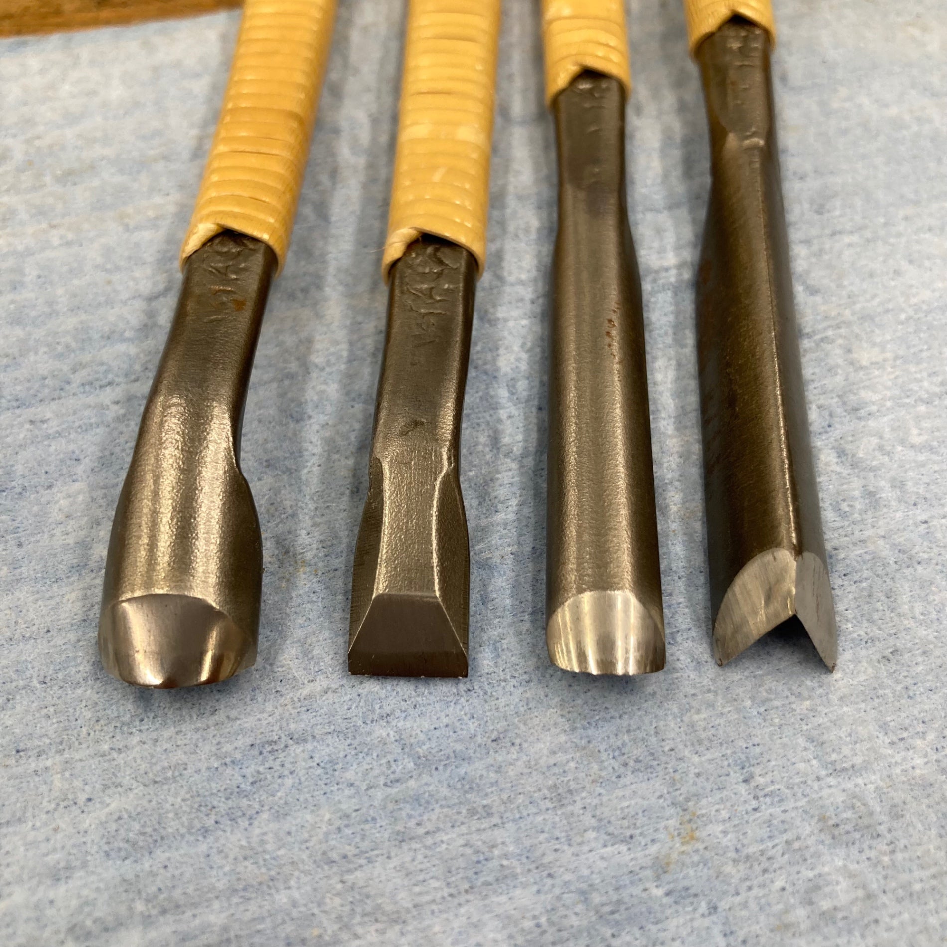 中古品】 ｢龍｣銘 清玄氏作 槌目共柄彫刻刀 藤巻 日立安来鋼 白紙二号