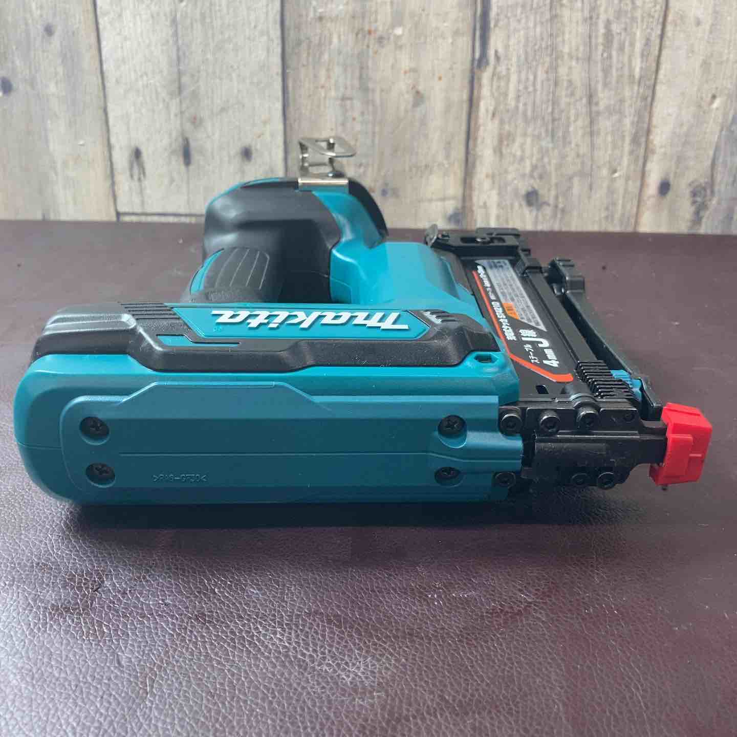 中古品】 マキタ(makita) 18V コードレスタッカー ST421DZK 【東大和店