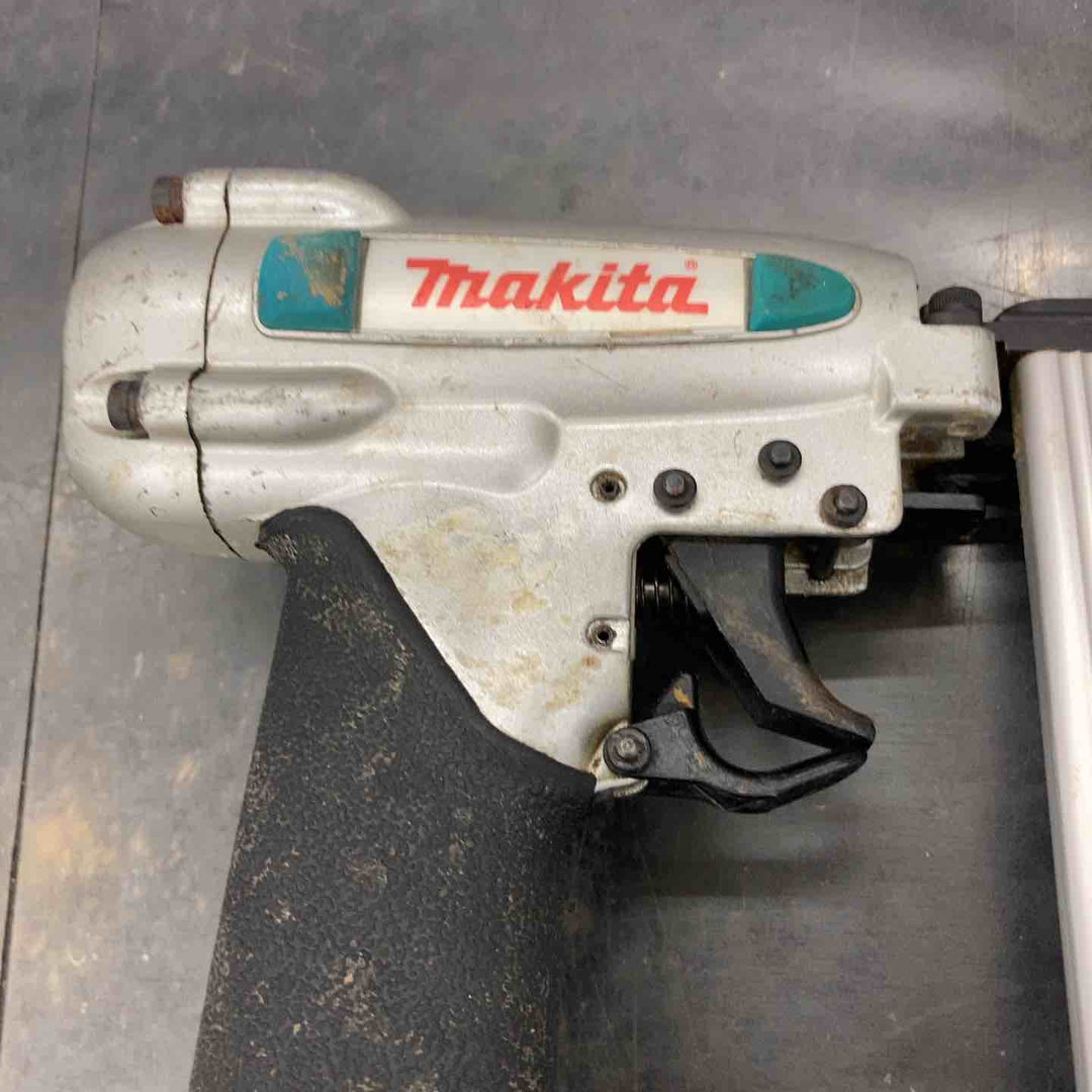 【中古品】マキタ(makita) 常圧ピンネイラ AF351【所沢店】