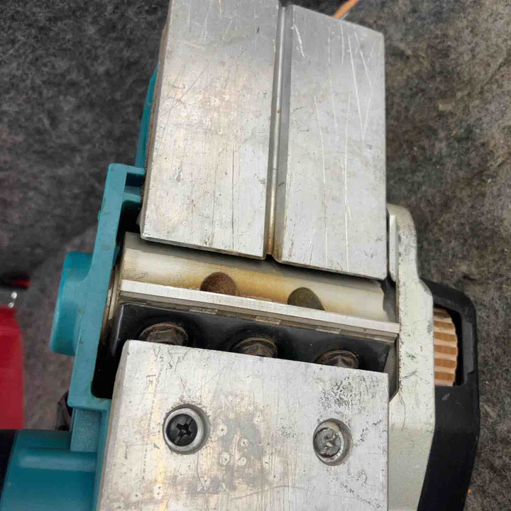 【現状品】★マキタ(makita) コードレスカンナ KP180DZ ノブが固く、深さ調節が出来ない【鴻巣店】