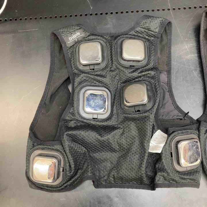 DAISHIN 冷暖切替え　ペルチェベスト　IWV-24F / IWV-H24F　※ 2セット(1セット辺りバッテリー×2)充電ケーブル無し(別途必要)【川越店】