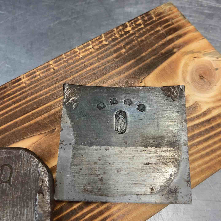 【中古品】 千代鶴 鉋 刃のみ 2組売り 千代鶴運壽 千代鶴謹製 鑿・鉋・大工道具 アンティーク レア商品 骨董品 【東大和店】