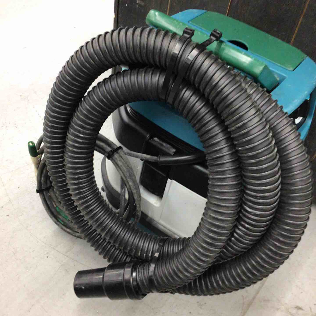 【中古品】★マキタ(makita) 集じん機 乾湿両用 483(P)【戸田店】