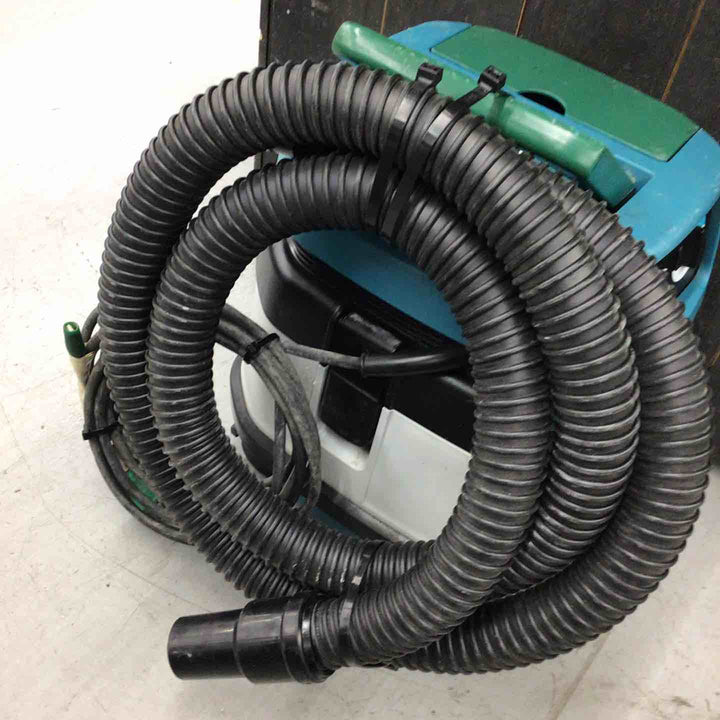 【中古品】★マキタ(makita) 集じん機 乾湿両用 483(P)【戸田店】