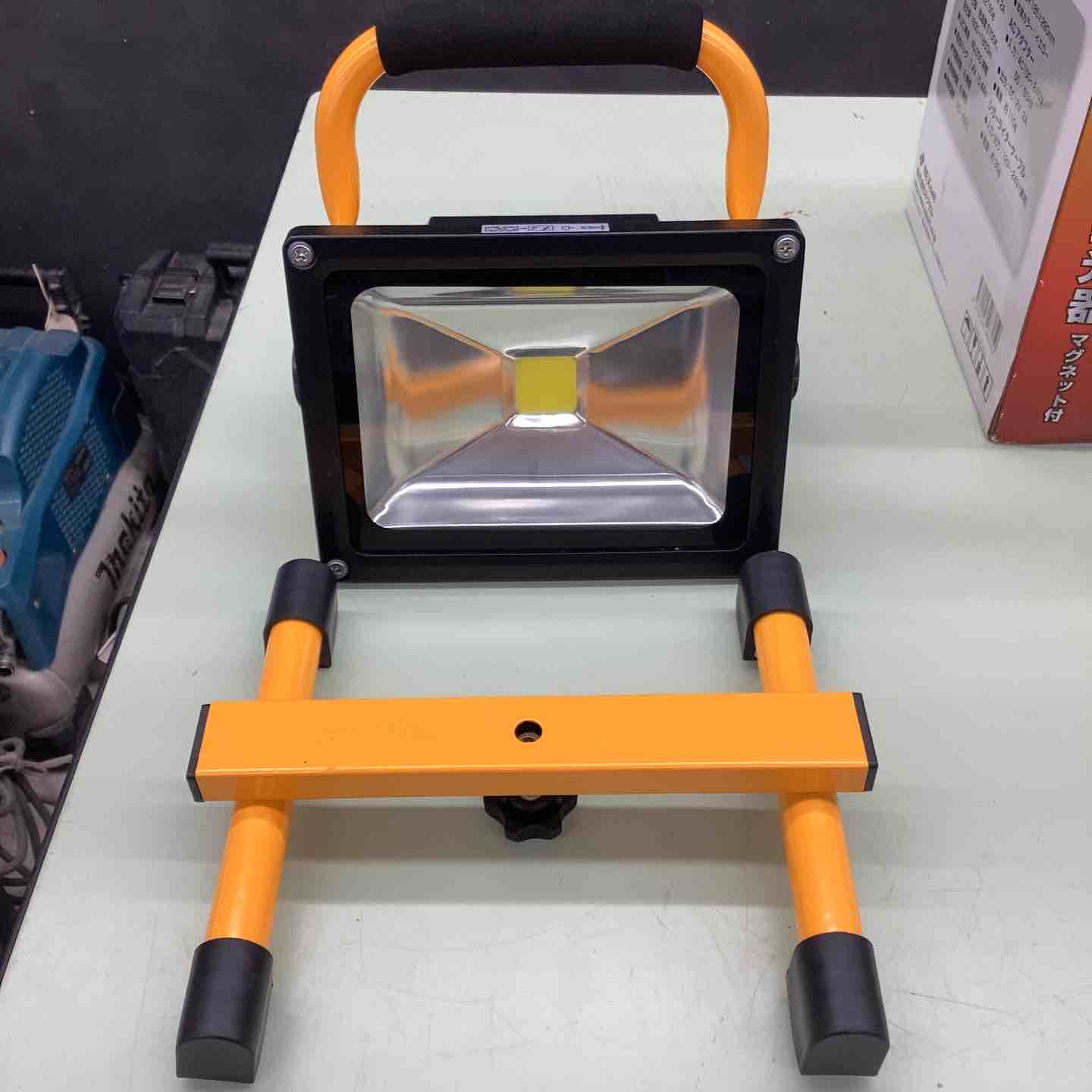 ネクセル LED充電式投光器・台座マグネット付 GD-F026-3Y(20W) 充電式LED投光器 GD-F026-3Y(20W) マグネット付 業務用や個人用の