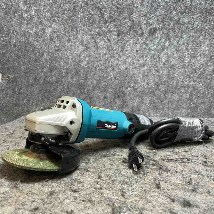 マキタ(makita) ブレーキ付ディスクグラインダ 9533BLA【桶川店】