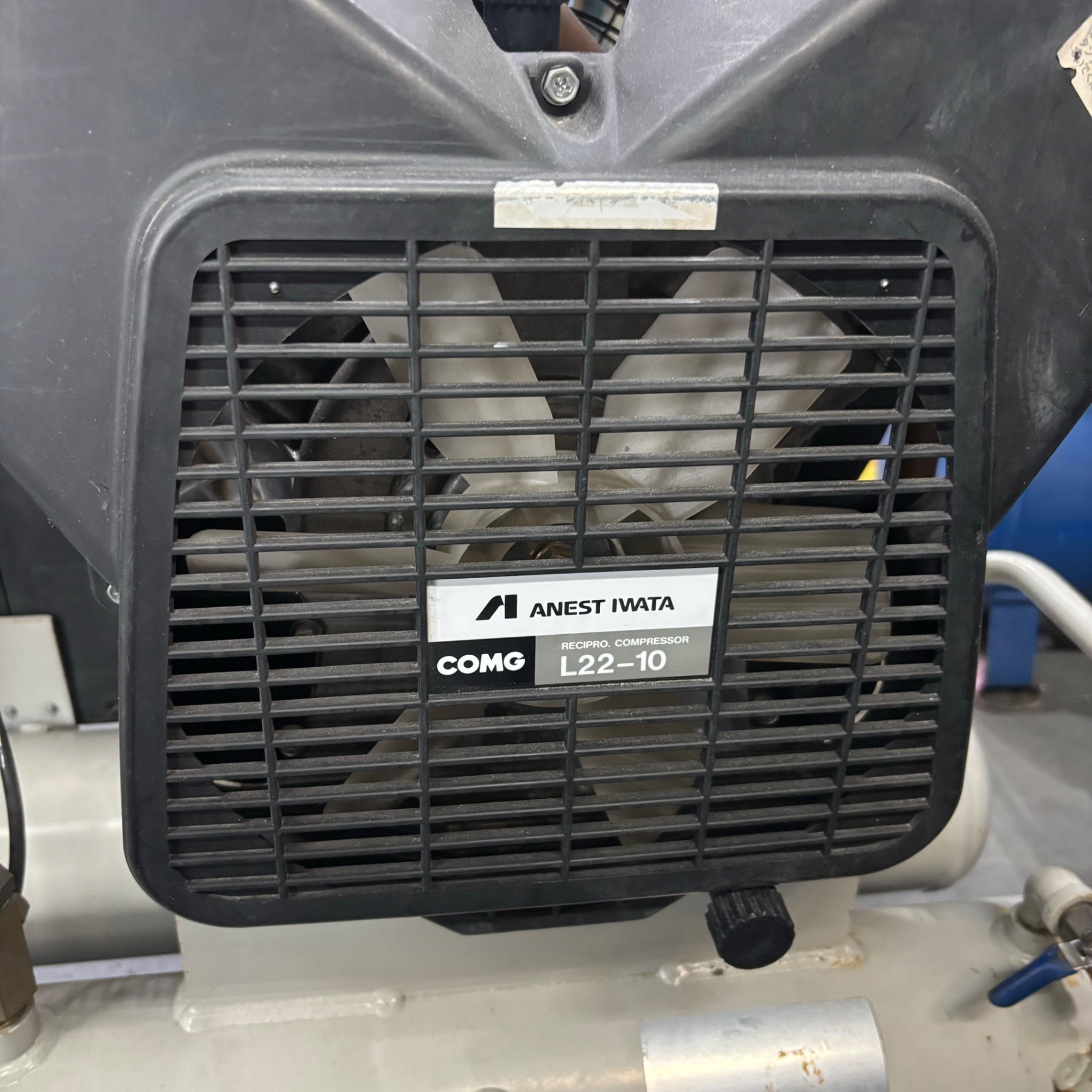 店頭受取り限定】○アネスト岩田 エンジンコンプレッサー PLUE37B-10