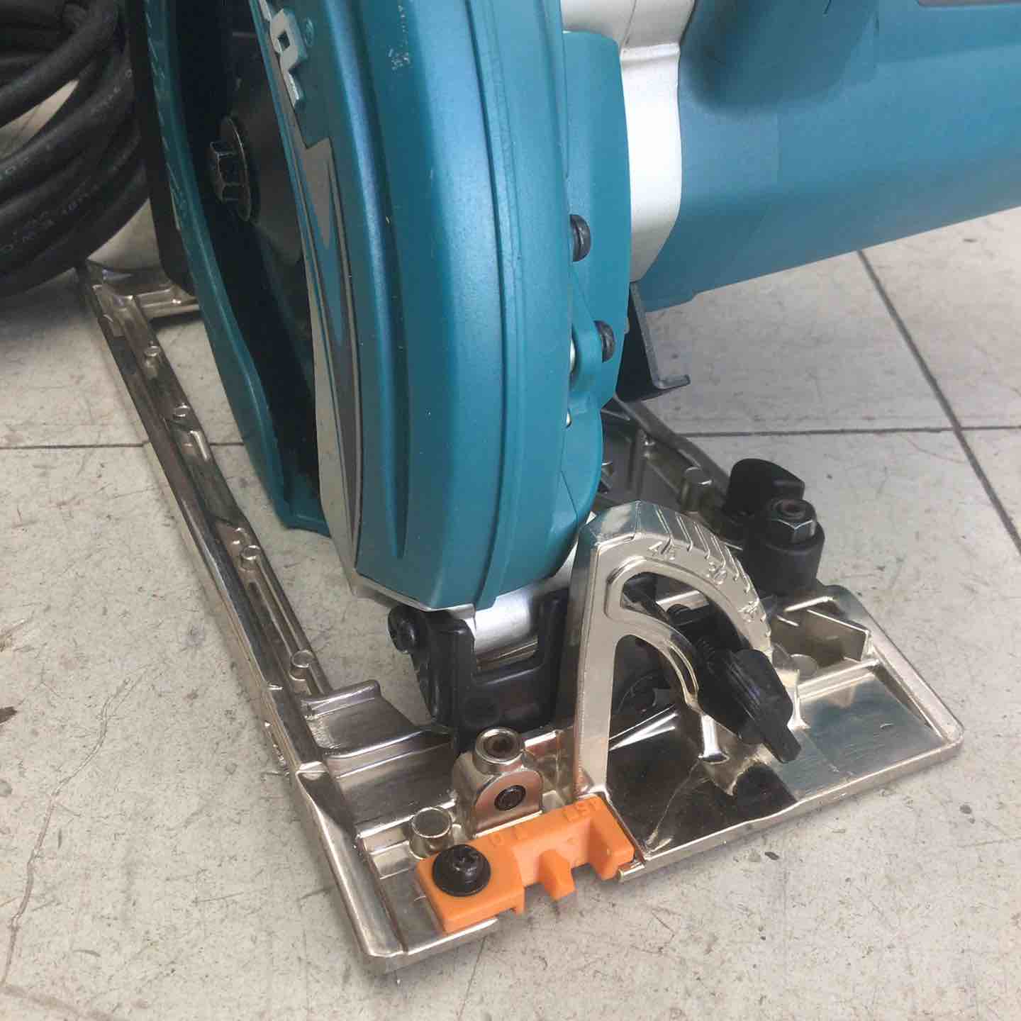 中古品】 マキタ/makita 電気マルノコ 5637BA 【鴻巣店】 – アクト