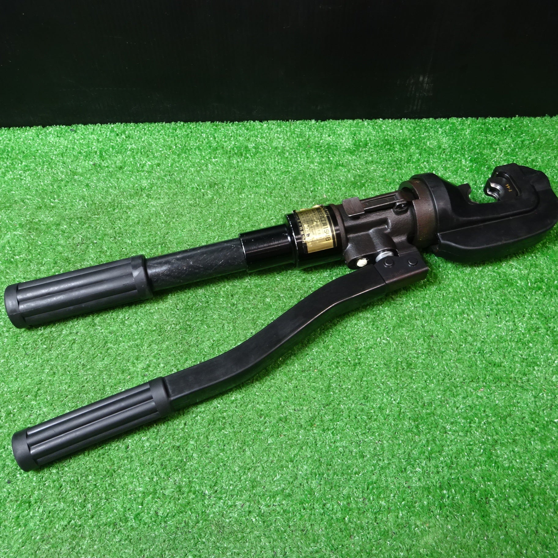 ◇泉精器(IZUMI) 手動油圧式圧着圧縮工具 15号B【岩槻店】 – アクト