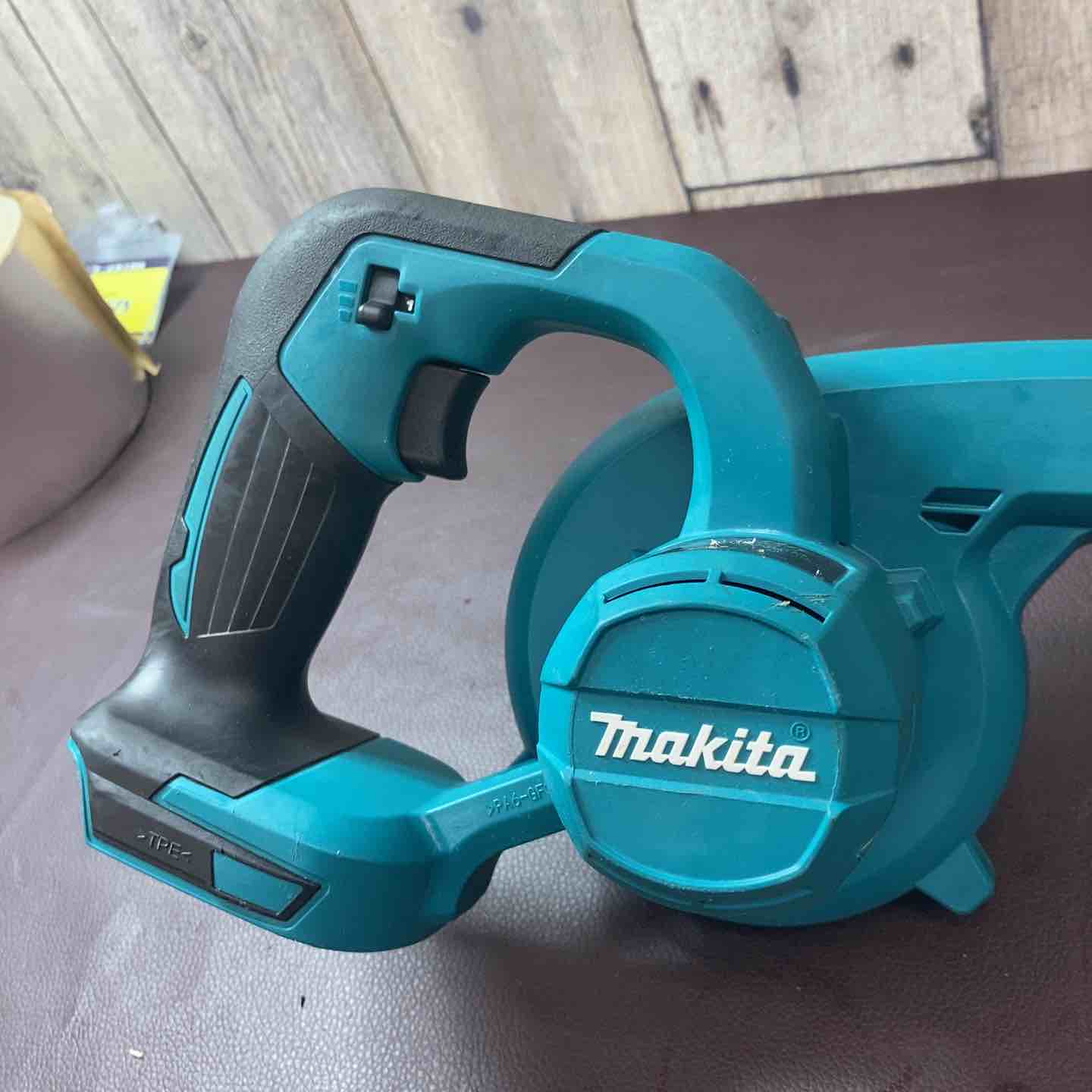 中古品】 マキタ(makita) 18V コードレスブロワ UB185DZ バッテリー1個