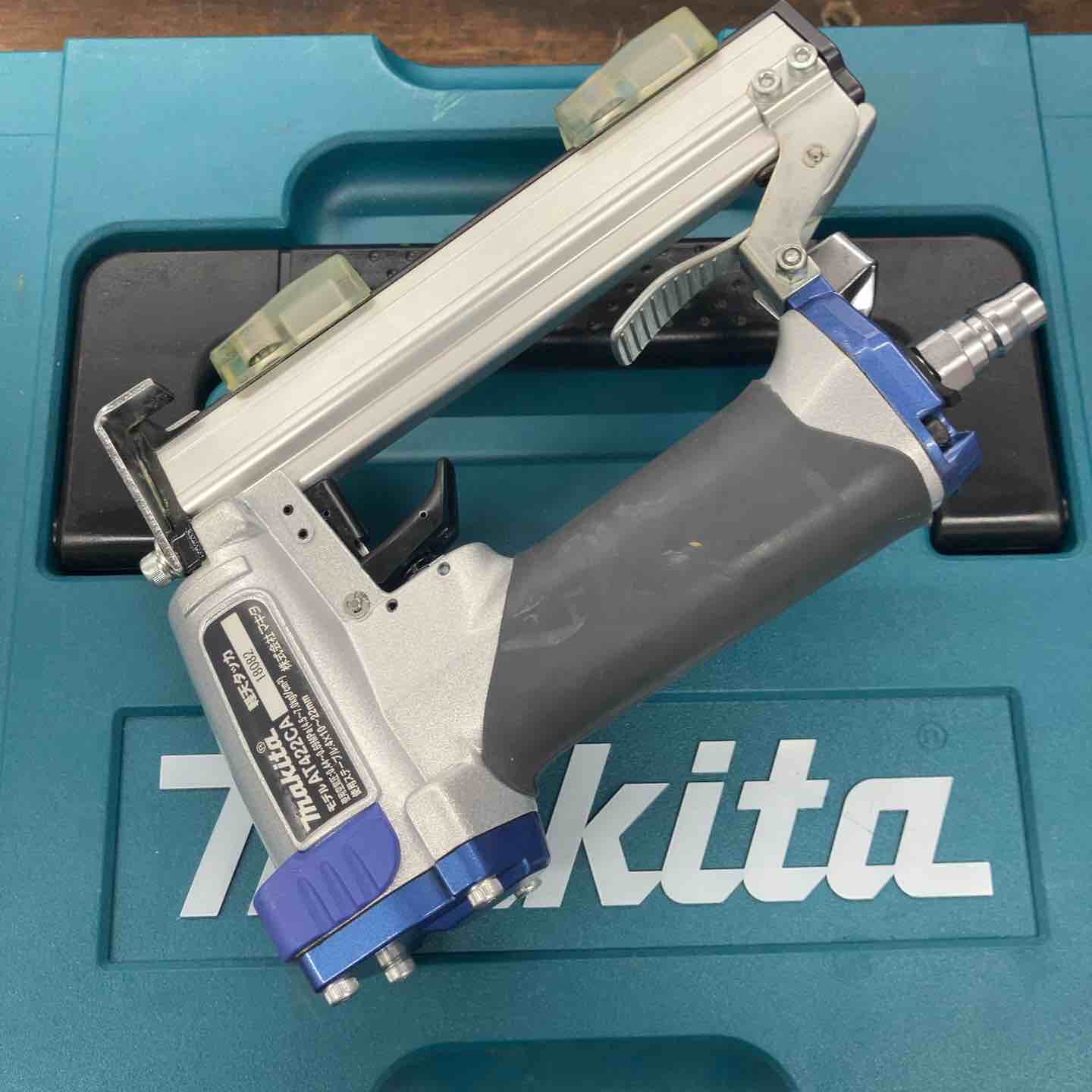マキタ makita AT422CA 軽天タッカ【リライズ野田愛宕店】【中古】管理番号：ITL9ITQKUMMK マキタ（makita） 《マキタ正規店》 軽天タッカ AT422CA : 軽天野郎