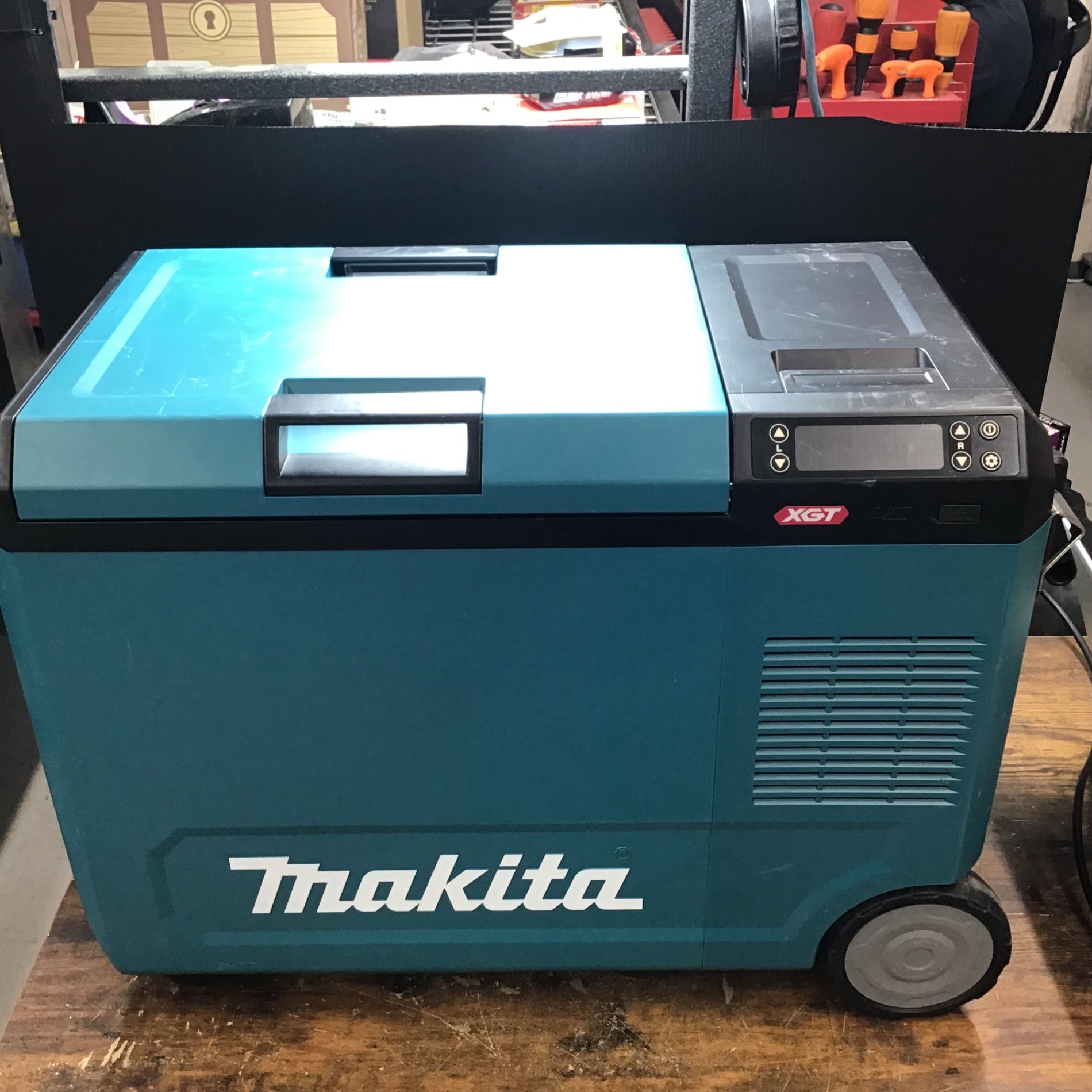 中古品】☆送料無料☆マキタ makita 40V コードレス冷温庫 CW004GZ バッテリー2個 充電器付【戸田店】 –  アクトツールオンラインショップ