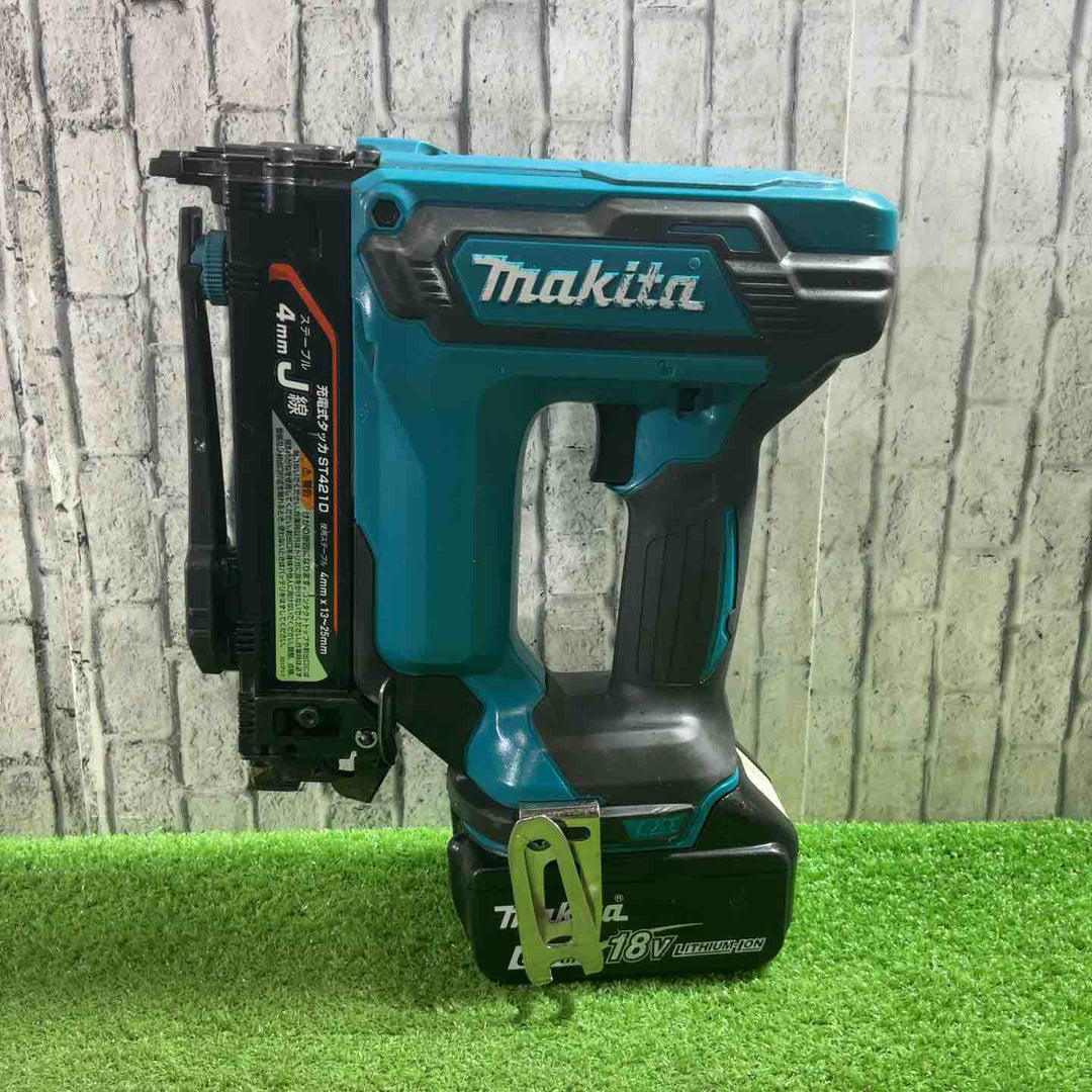 ★マキタ(makita) コードレスタッカ ST421DRG 動作確認済【川口店】