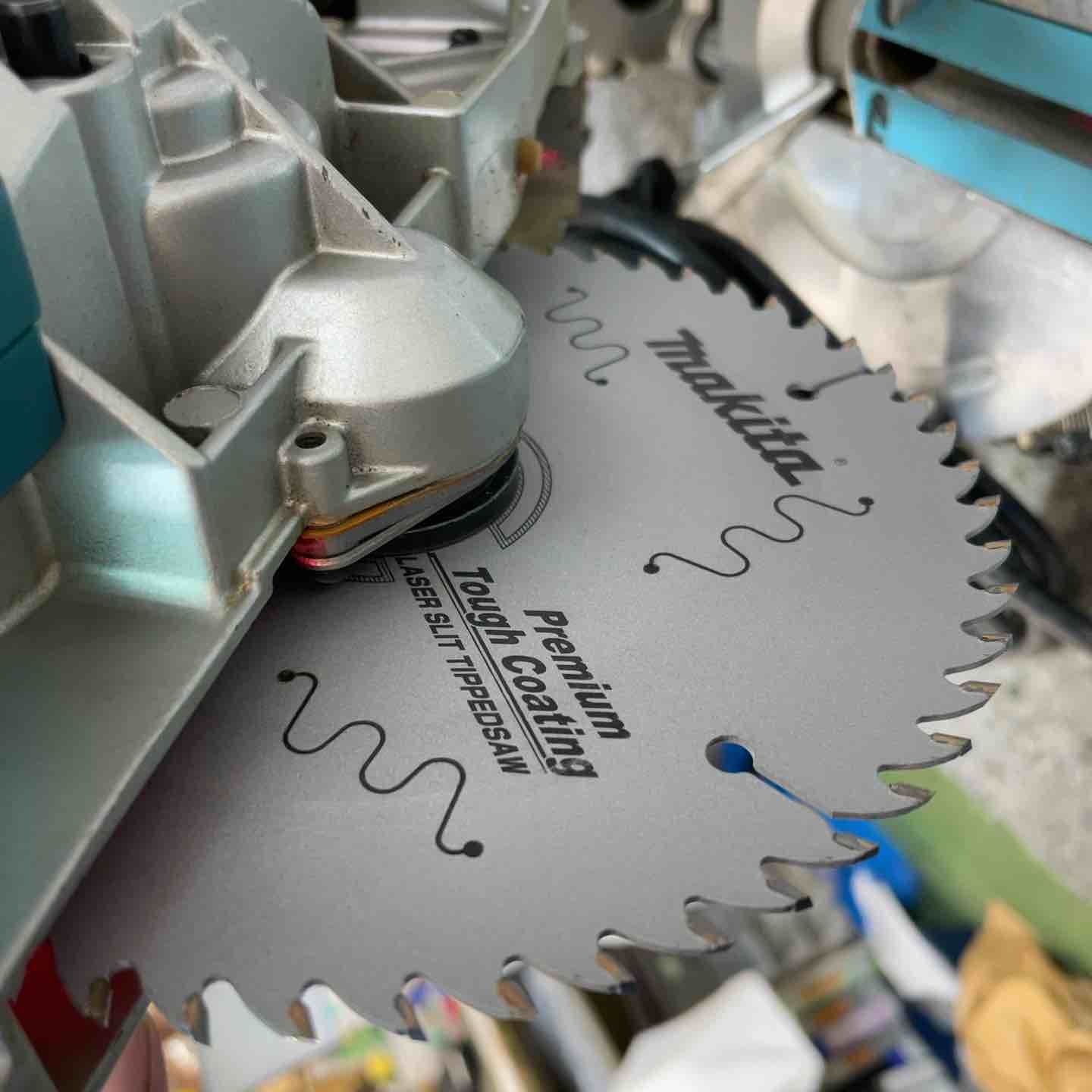 マキタ(makita) 卓上スライドマルノコ LS0612FL【桶川店】 – アクト