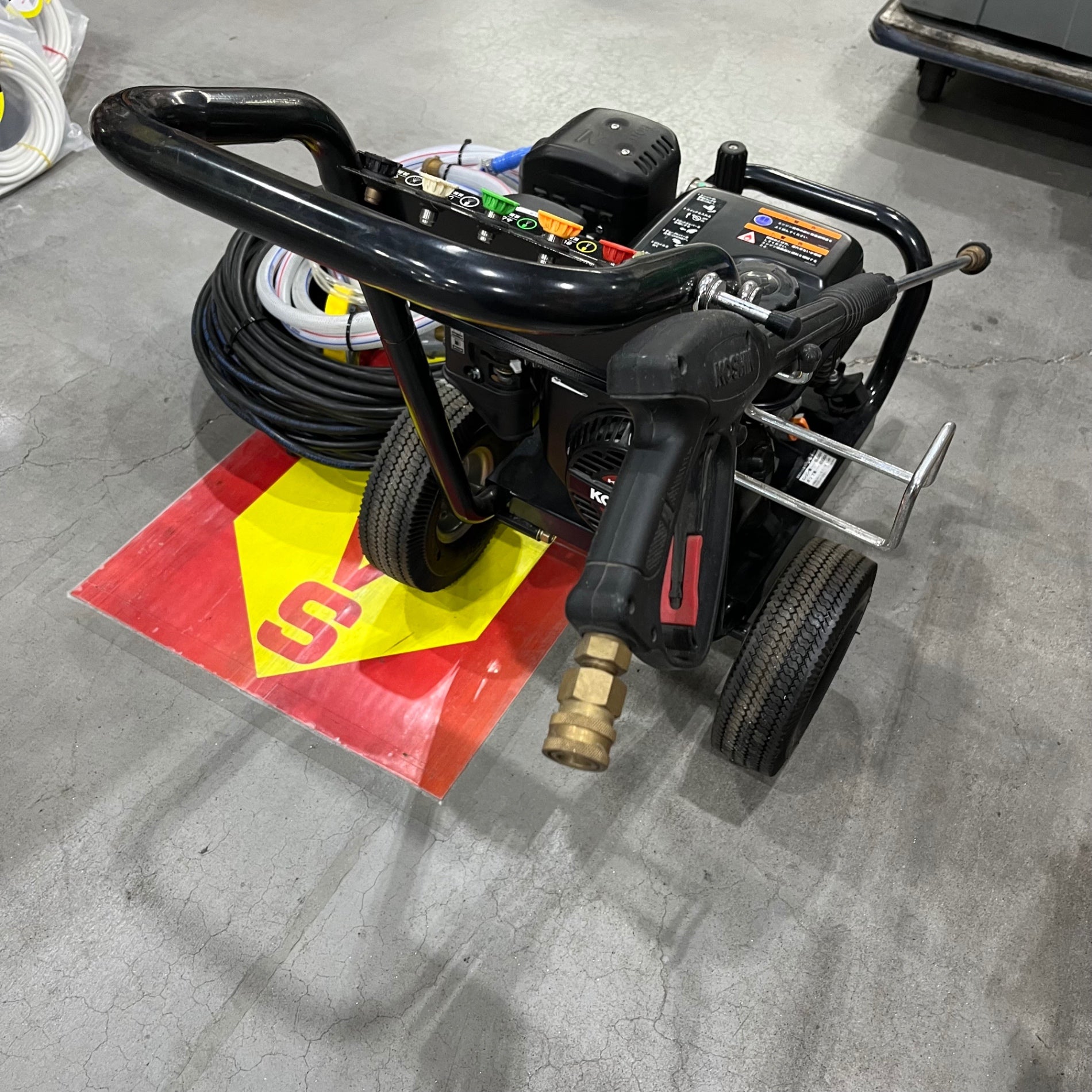 店頭受取り限定】〇工進 エンジン式高圧洗浄機 15mpa 車輪付タイプ JCE